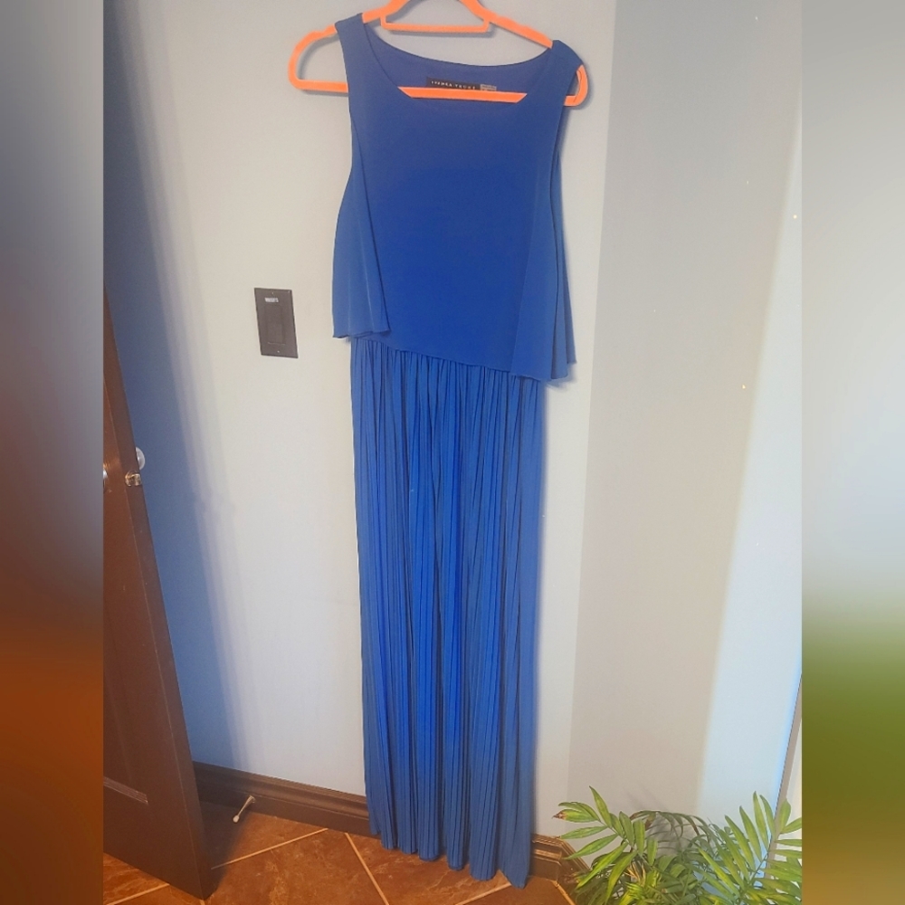 Blue pleated maxi dress. SIZE 8